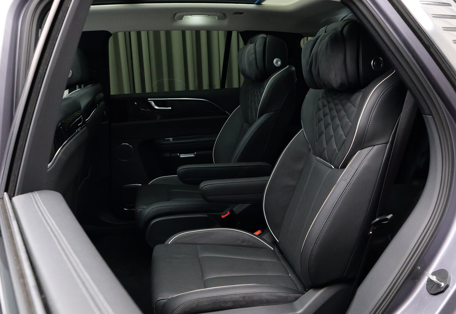 Hongqi E-HS9 Exclusive