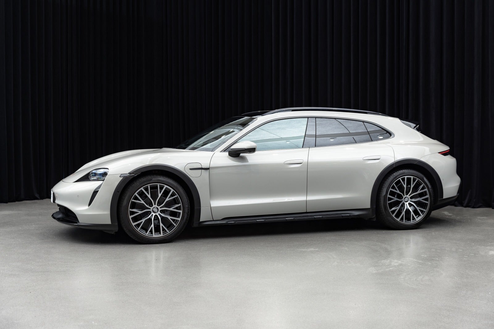 Gallery image 7 of 24