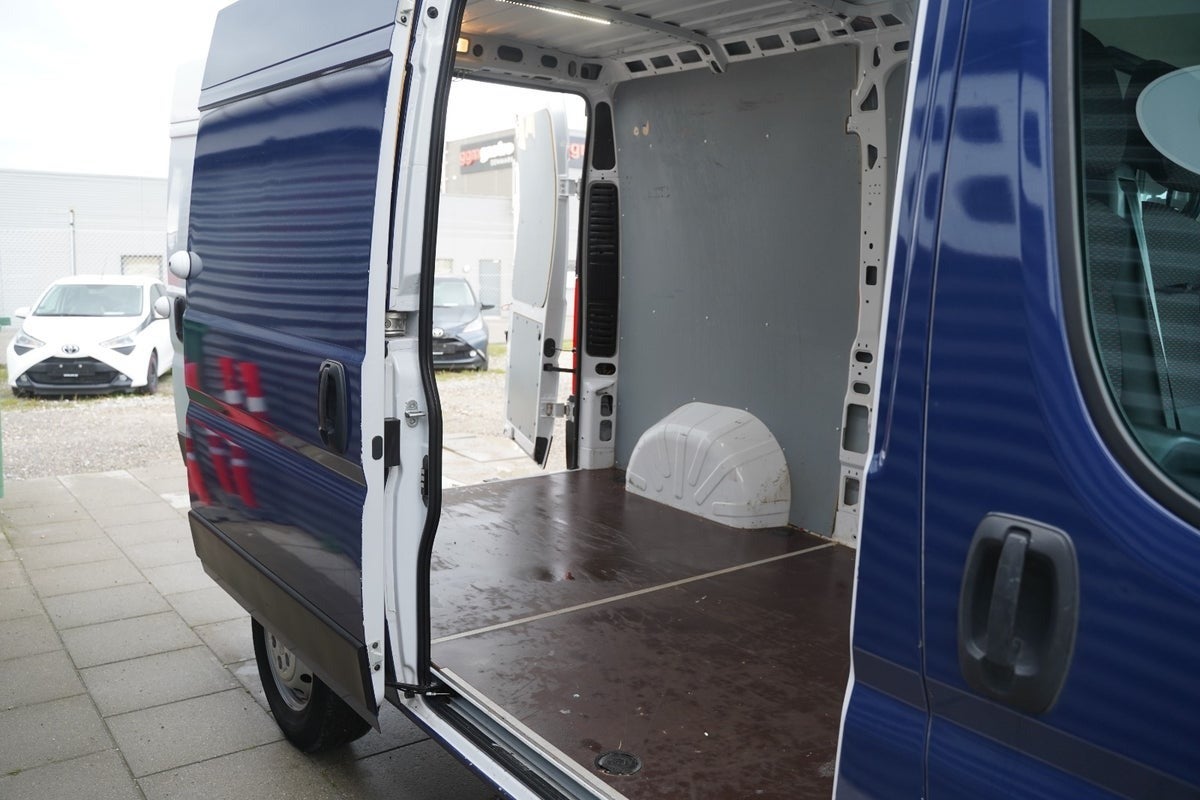 Billede af Citroën Jumper 35+ 2,2 BlueHDi 165 L2H2 FlexLine