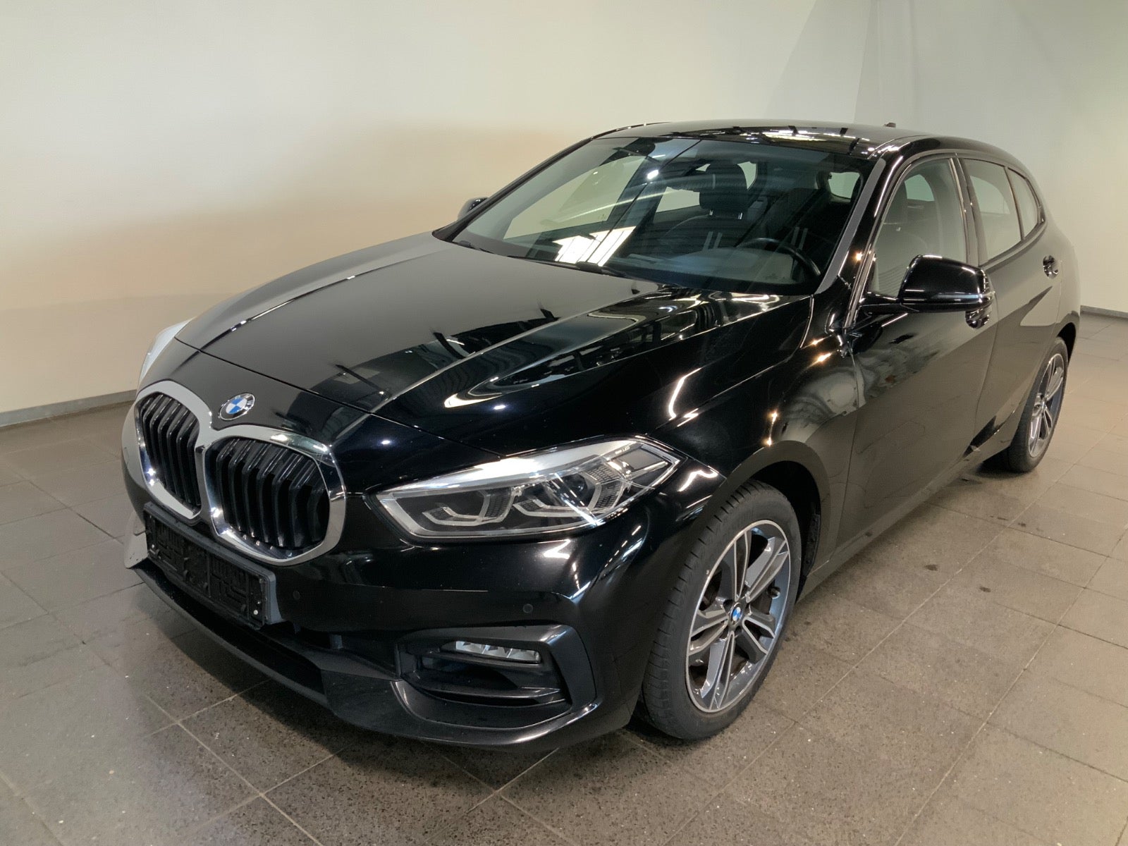 BMW 118i (1/8)