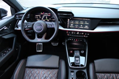 Audi S3 TFSi quattro S-tr.
