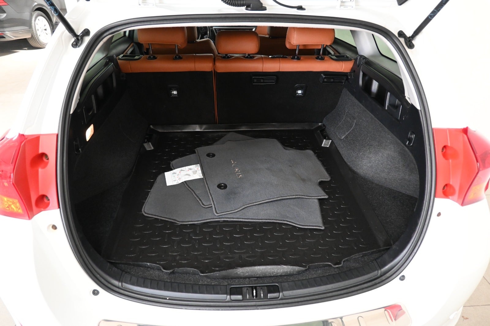 Toyota Auris Hybrid H2+ Touring Sports CVT