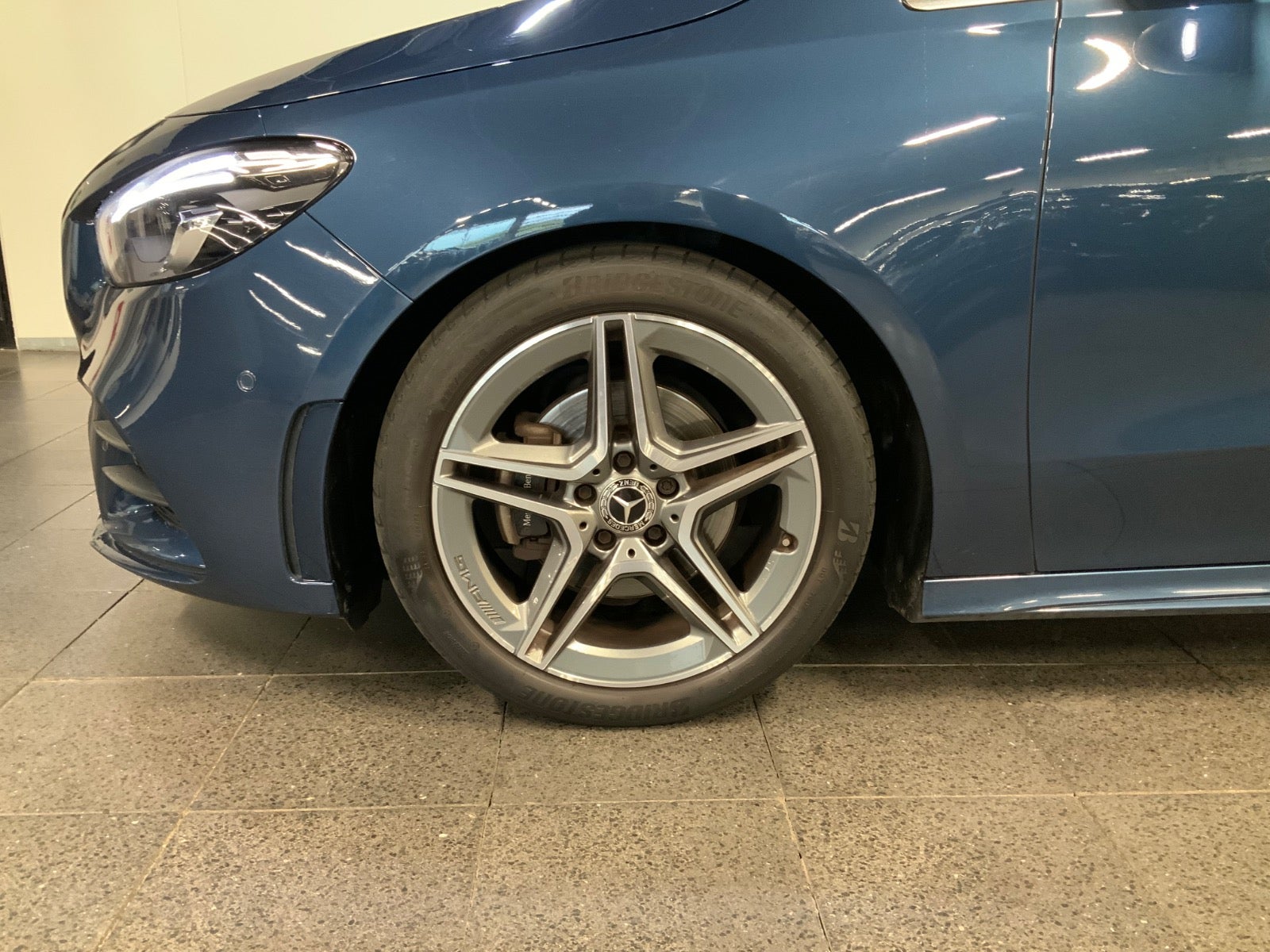 Mercedes-Benz B 200 (4/8)