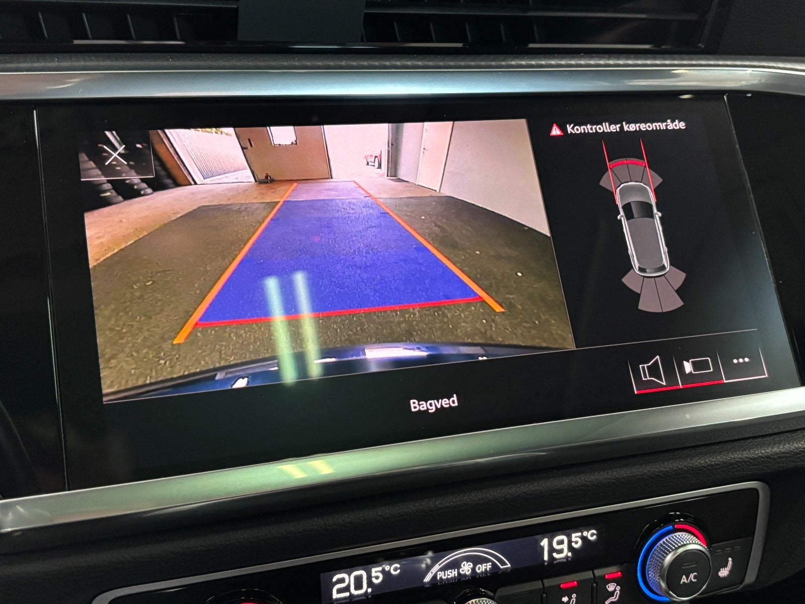 Billede af Audi Q3 45 TFSi e Attitude plus S-tr.