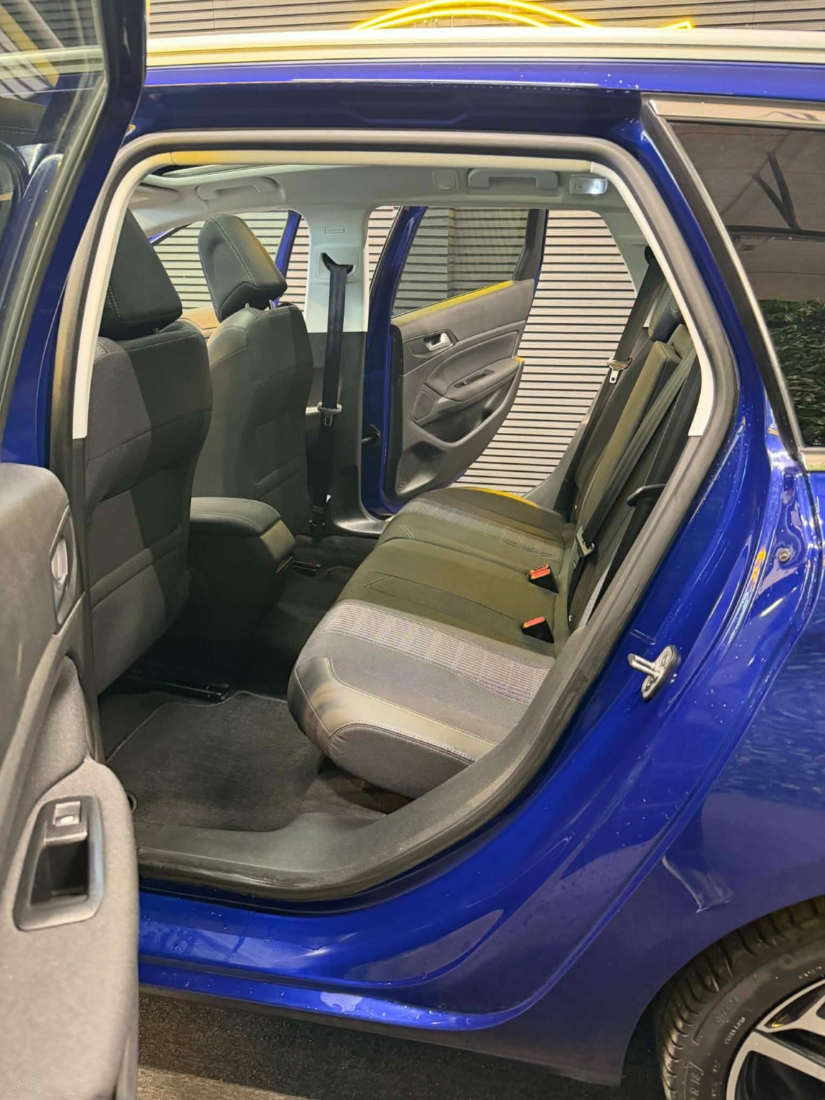 Billede af Peugeot 308 1,2 e-THP 130 Allure SW EAT6