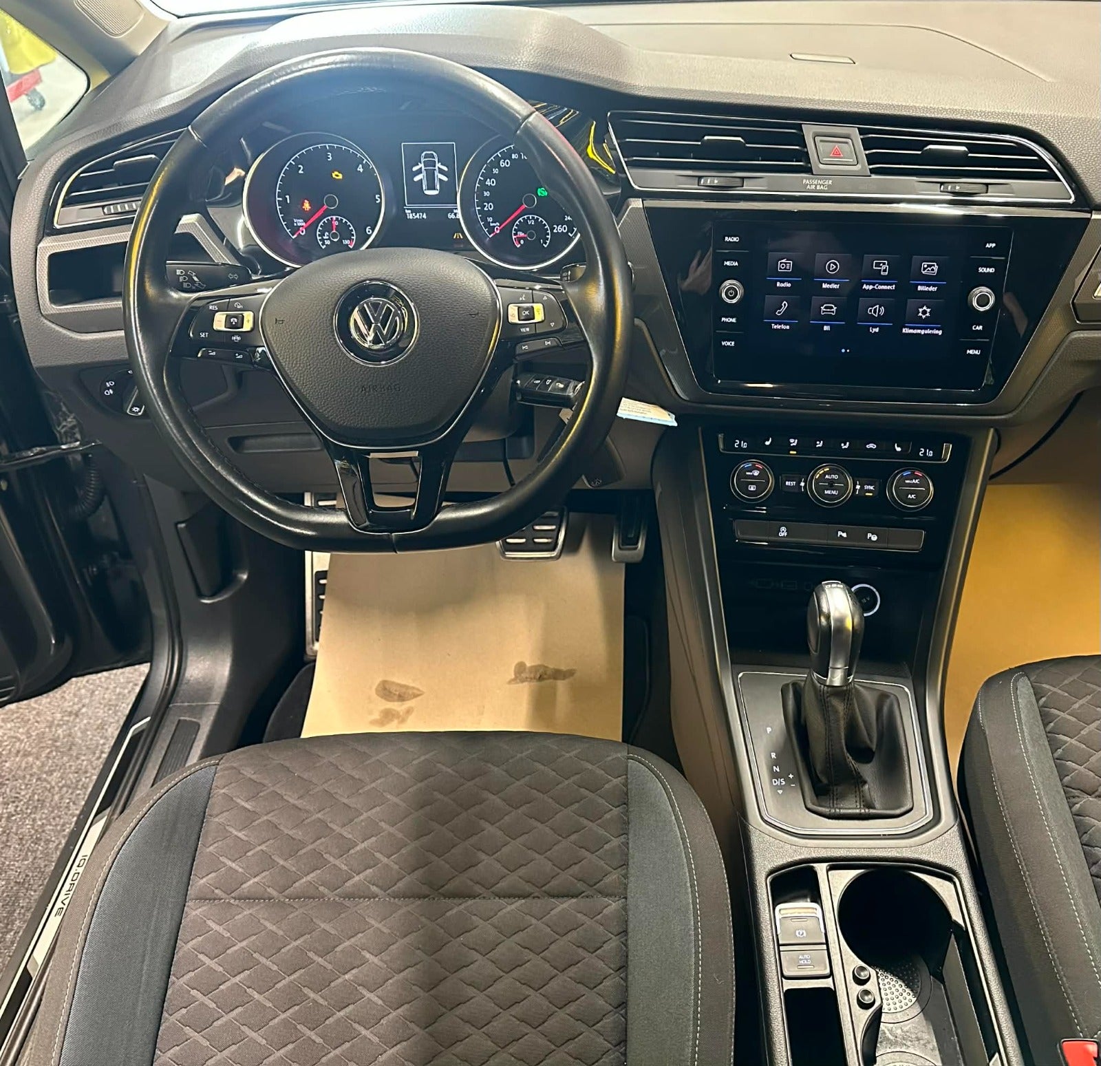 Billede af VW Touran 2,0 TDi 150 IQ.Drive DSG 7prs