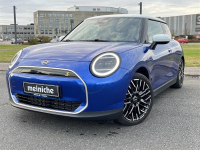 MINI Cooper E  Favoured Trim M 3d