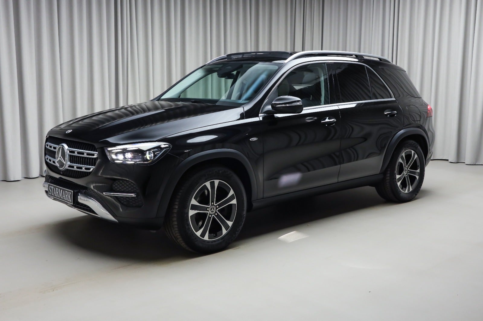 Mercedes-Benz GLE 350 de (1/8)