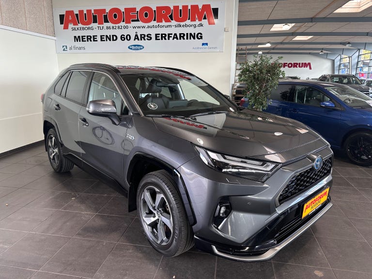 Toyota RAV4 Hybrid Active AWD Van