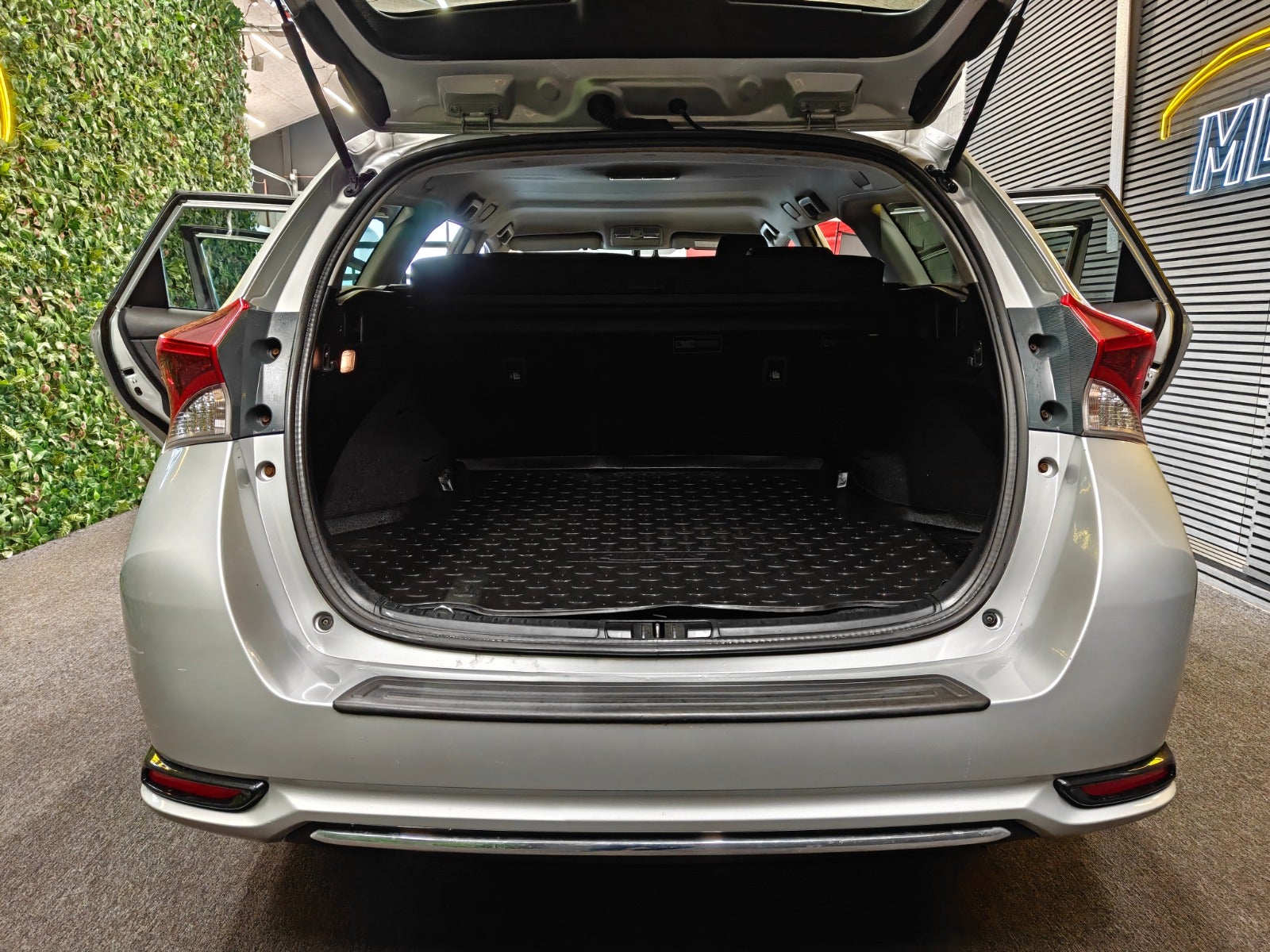 Billede af Toyota Auris 1,8 Hybrid H2 Touring Sports CVT