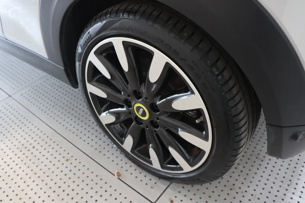 MINI Cooper SE Classic Trim