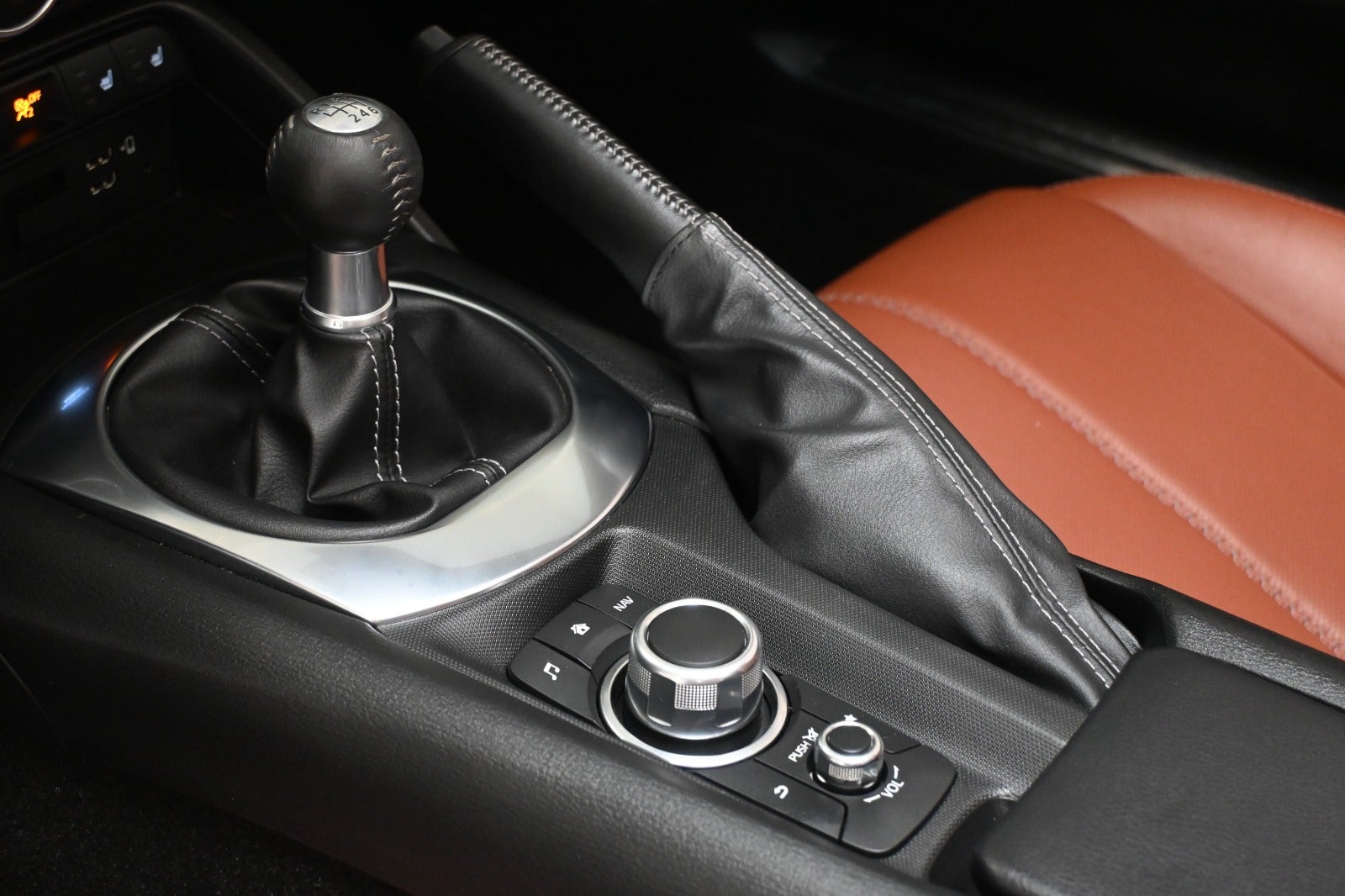Mazda MX-5 SkyActiv-G 184 Roadster Kazari