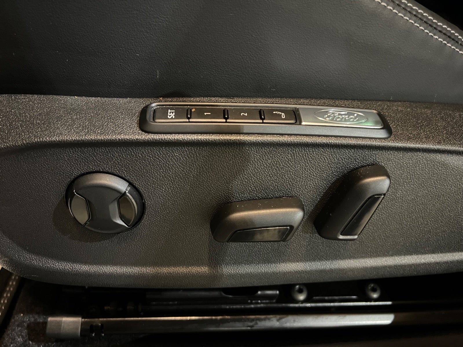 Ford Explorer Premium Extended Range