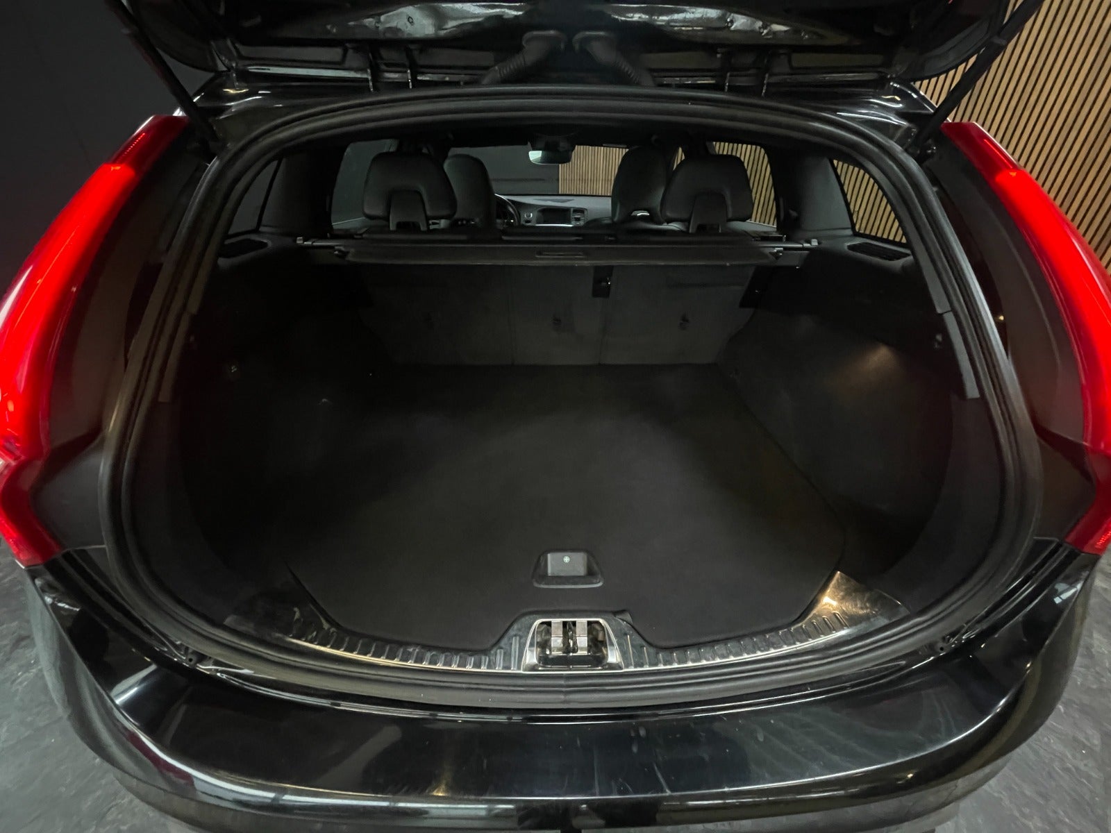 Billede af Volvo V60 2,0 T6 306 R-Design aut. AWD