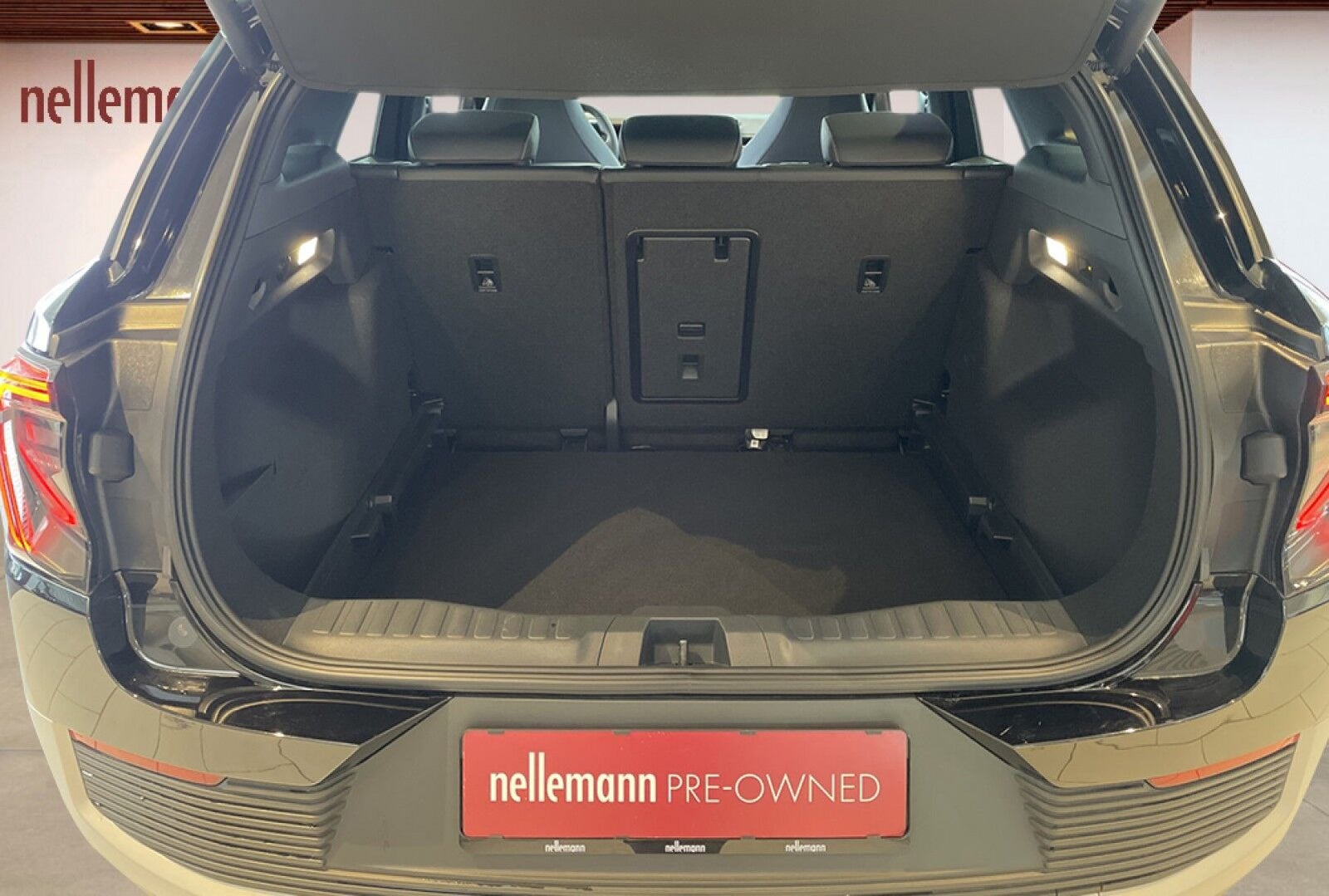 Ford Explorer Premium Extended Range