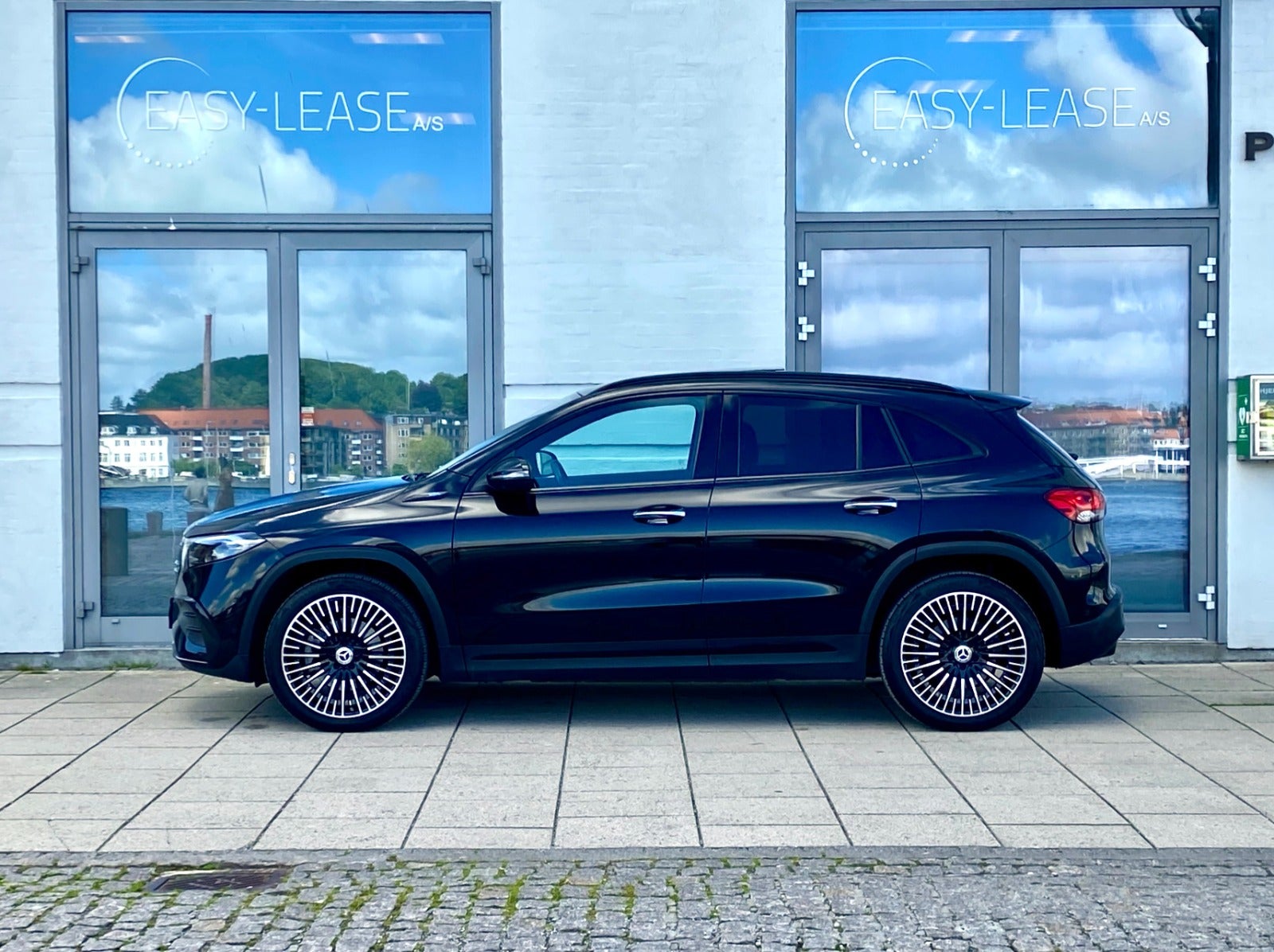 Billede af Mercedes EQA350  AMG Line 4Matic