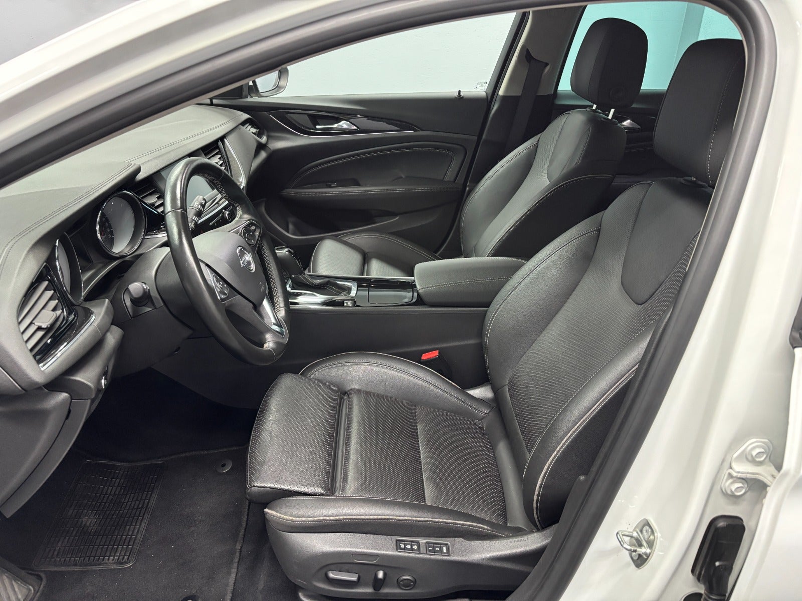 Billede af Opel Insignia 1,5 T 165 Dynamic Sports Tourer aut.