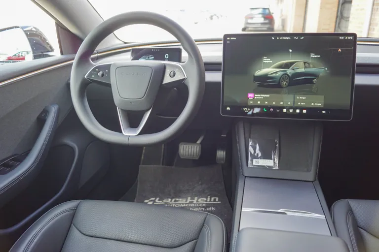 Tesla Model 3 RWD