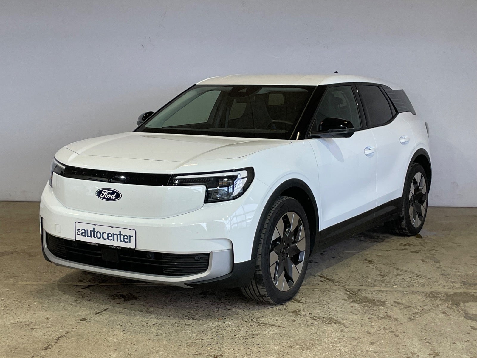 Ford Explorer Premium Extended Range