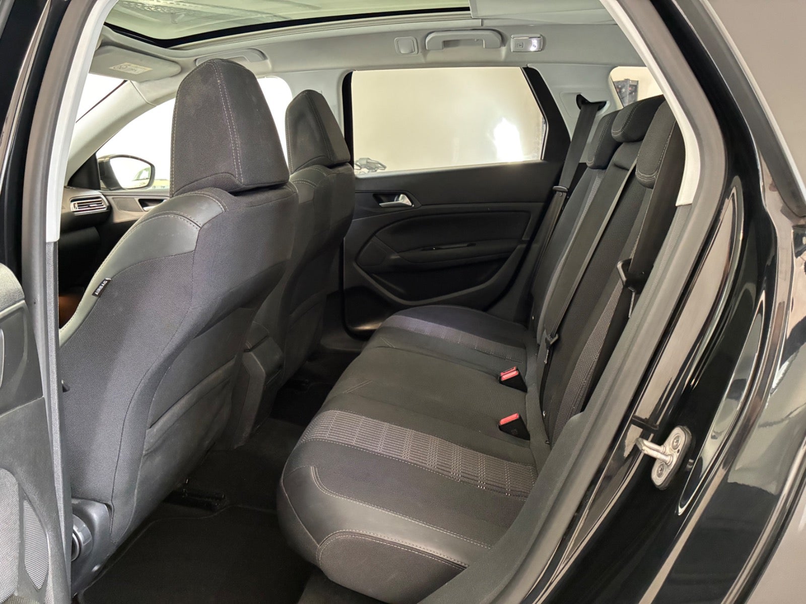 Billede af Peugeot 308 1,2 e-THP 130 Allure Sky SW EAT6