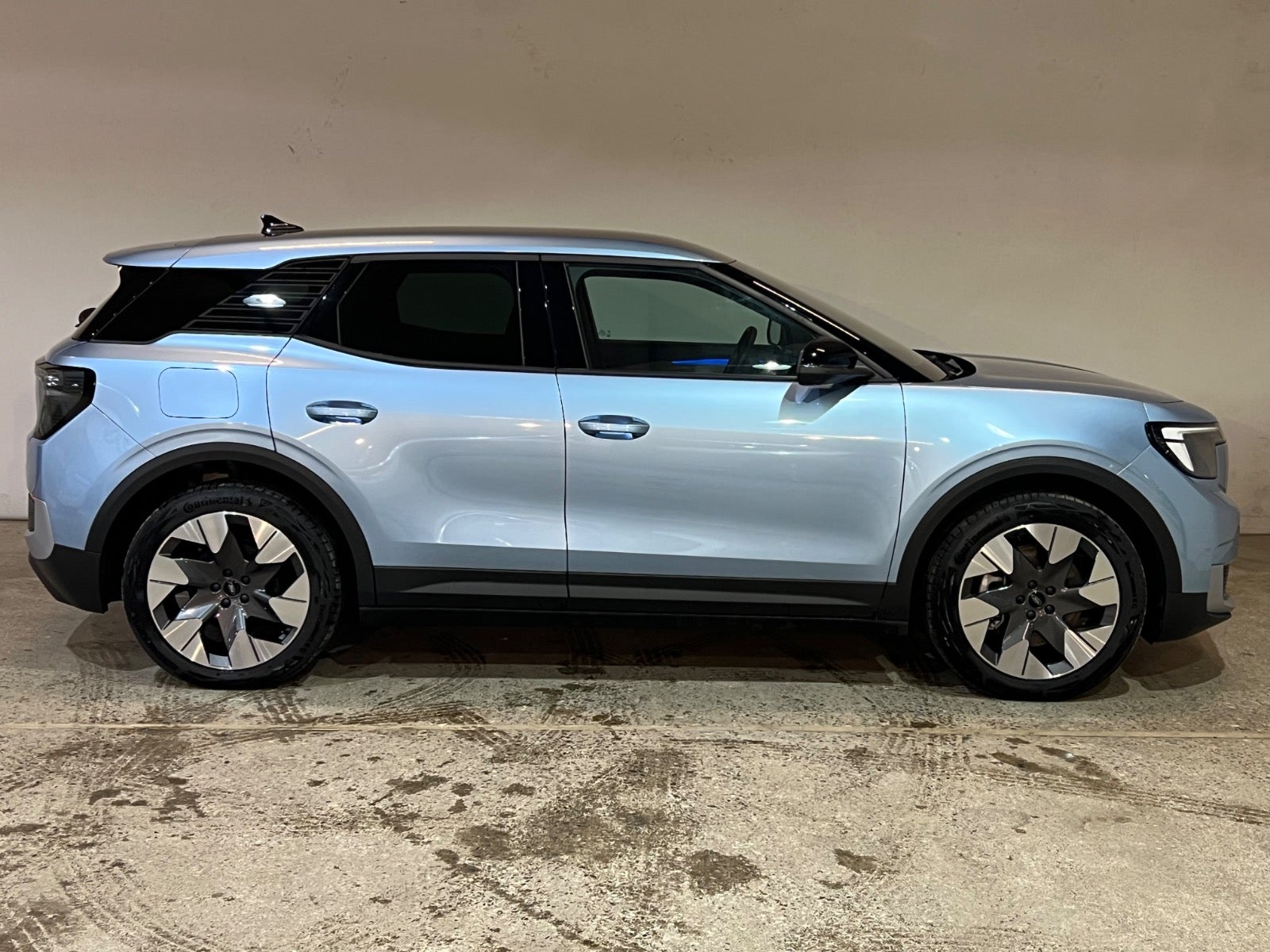 Ford Explorer Premium Extended Range