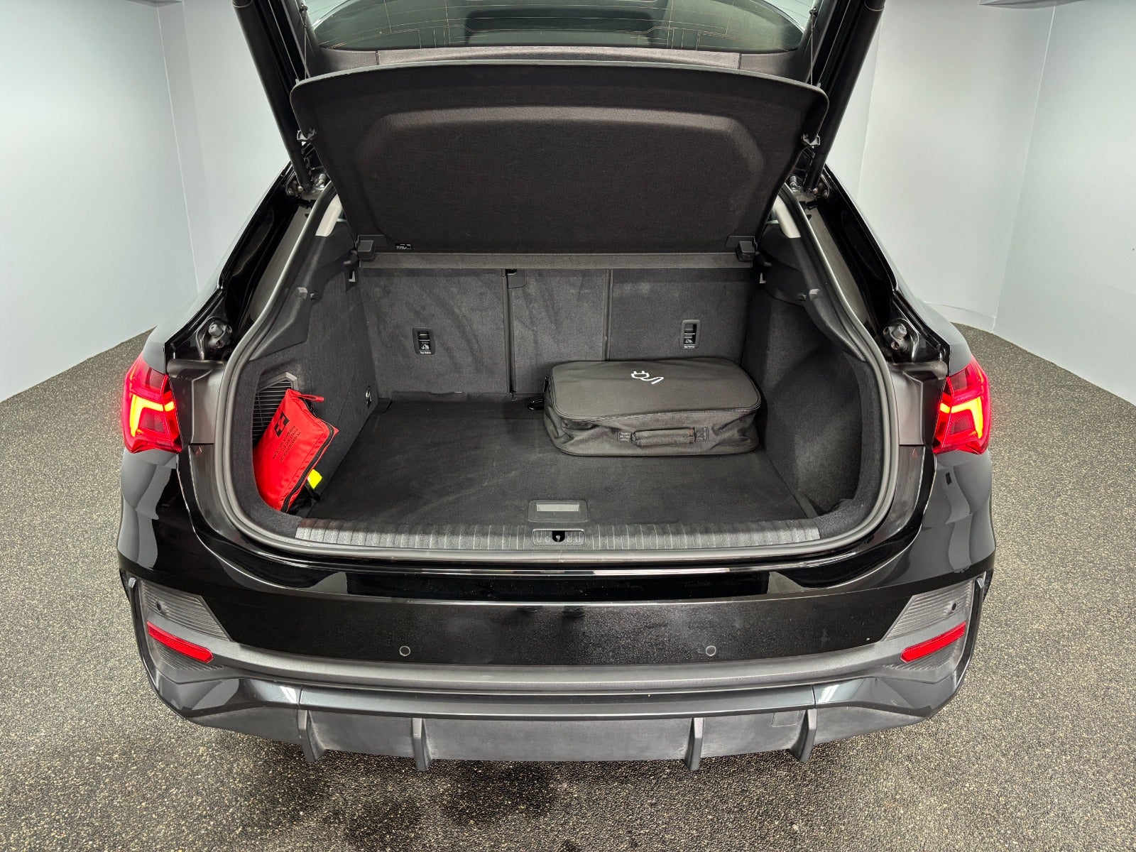 Billede af Audi Q3 45 TFSi e Attitude plus Sportback S-tr.