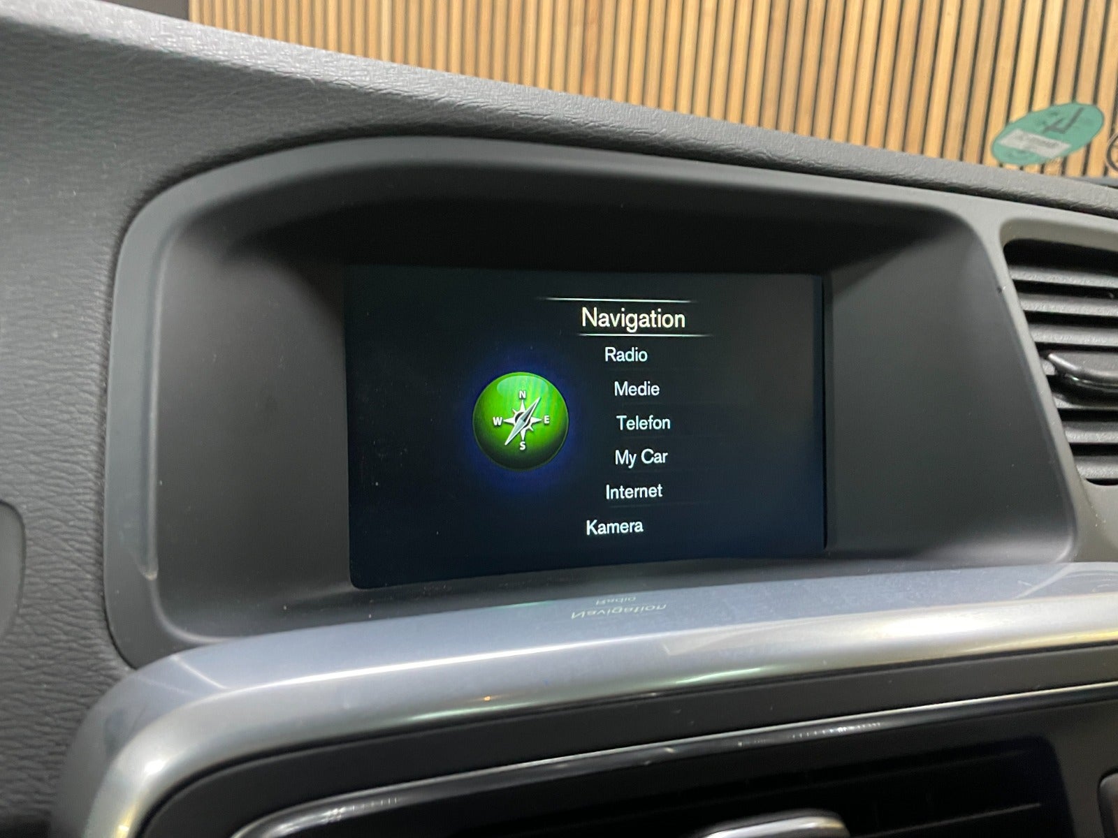 Billede af Volvo V60 2,0 T6 306 R-Design aut. AWD