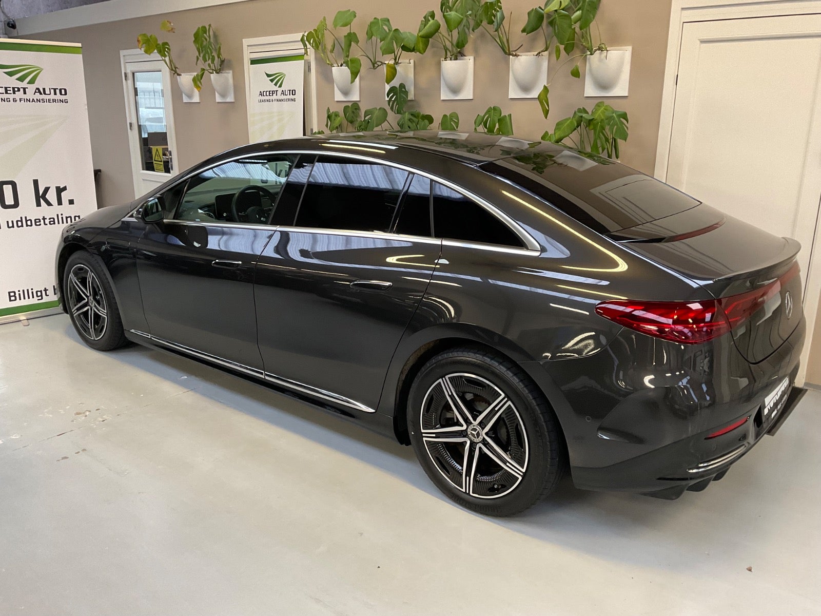 Mercedes EQE350 AMG Line 4d - 4