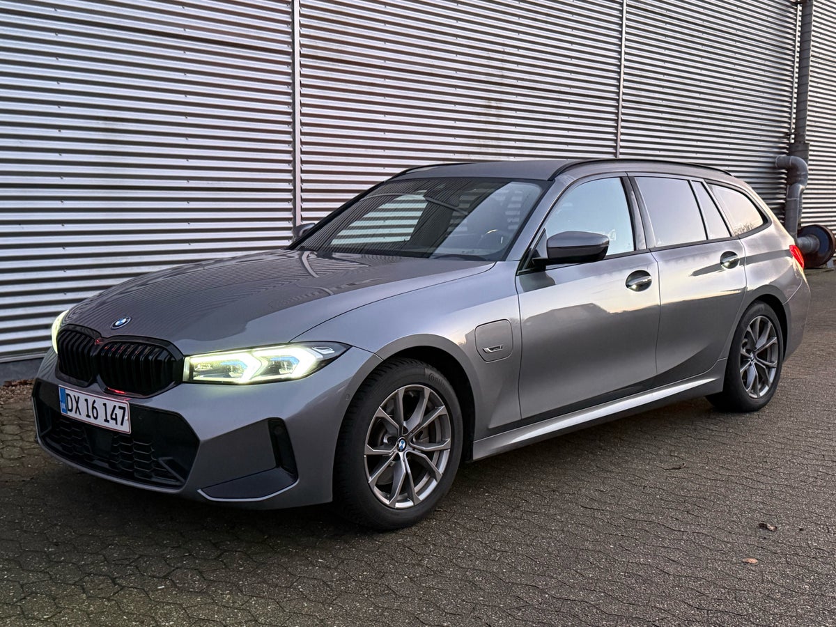 BMW 330e Touring M-Sport aut. billede 1
