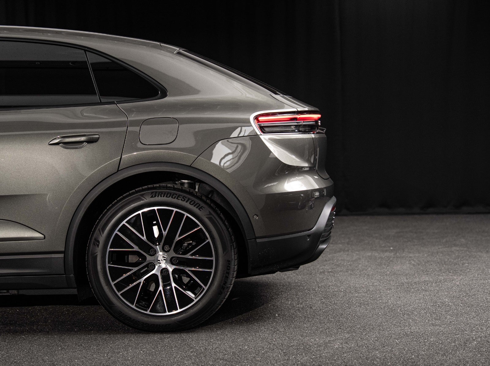 Gallery image 4 of 18