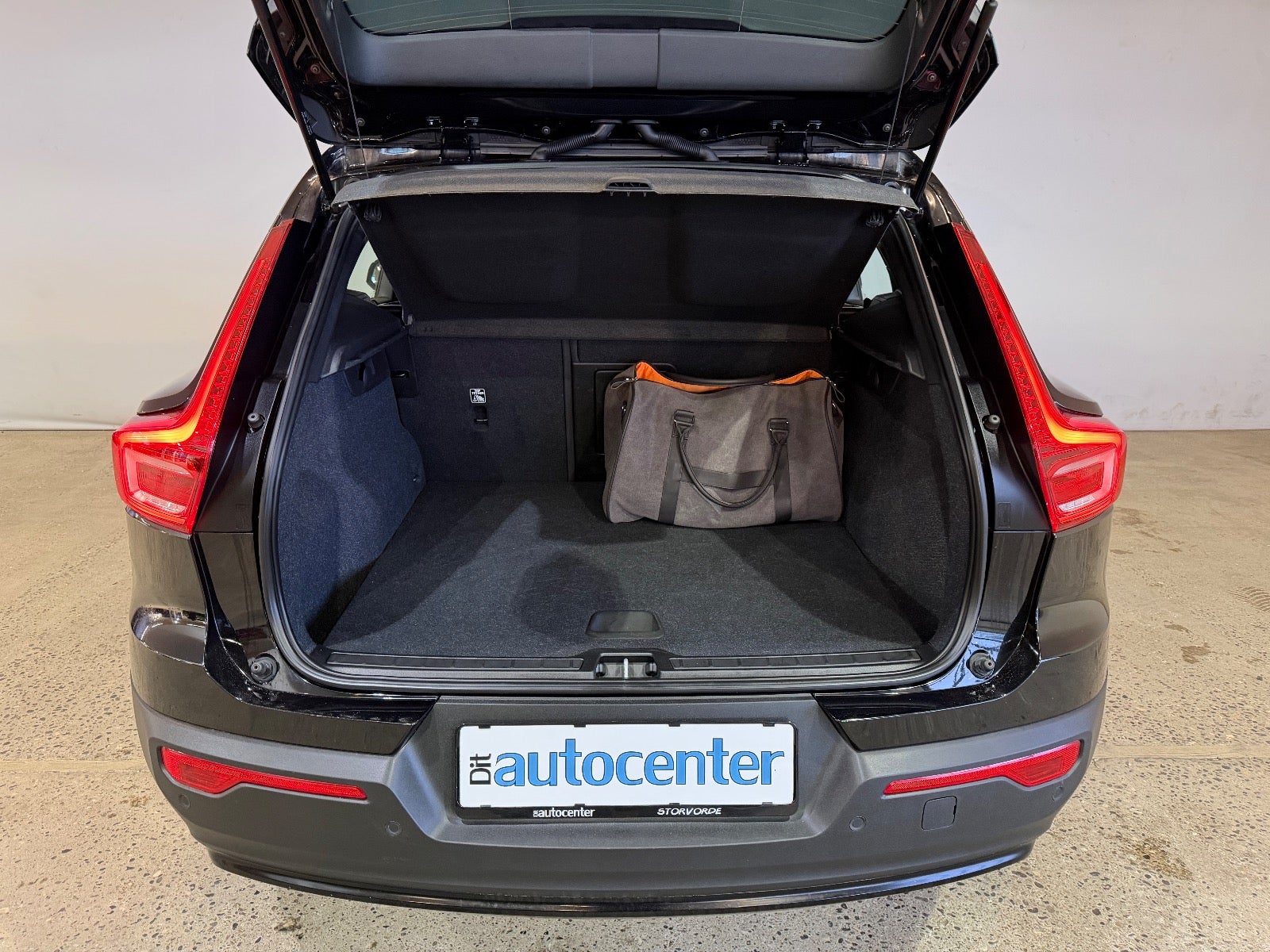 Volvo XC40 P6 ReCharge Core