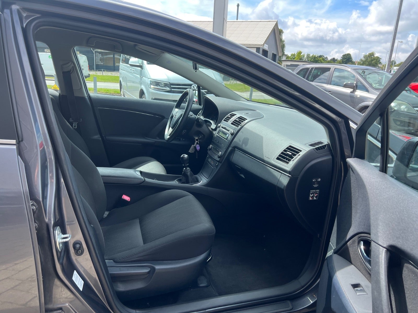 Billede af Toyota Avensis 1,6 VVT-i TX stc.