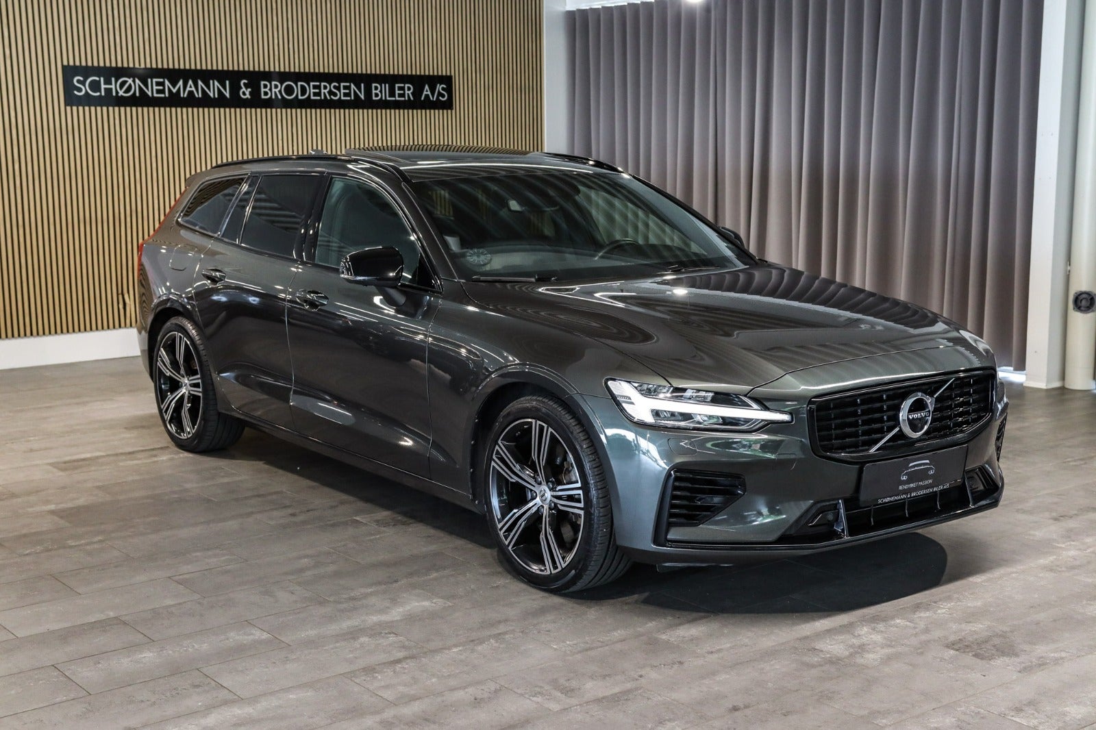 Billede af Volvo V60 2,0 T8 ReCharge R-Design aut. AWD