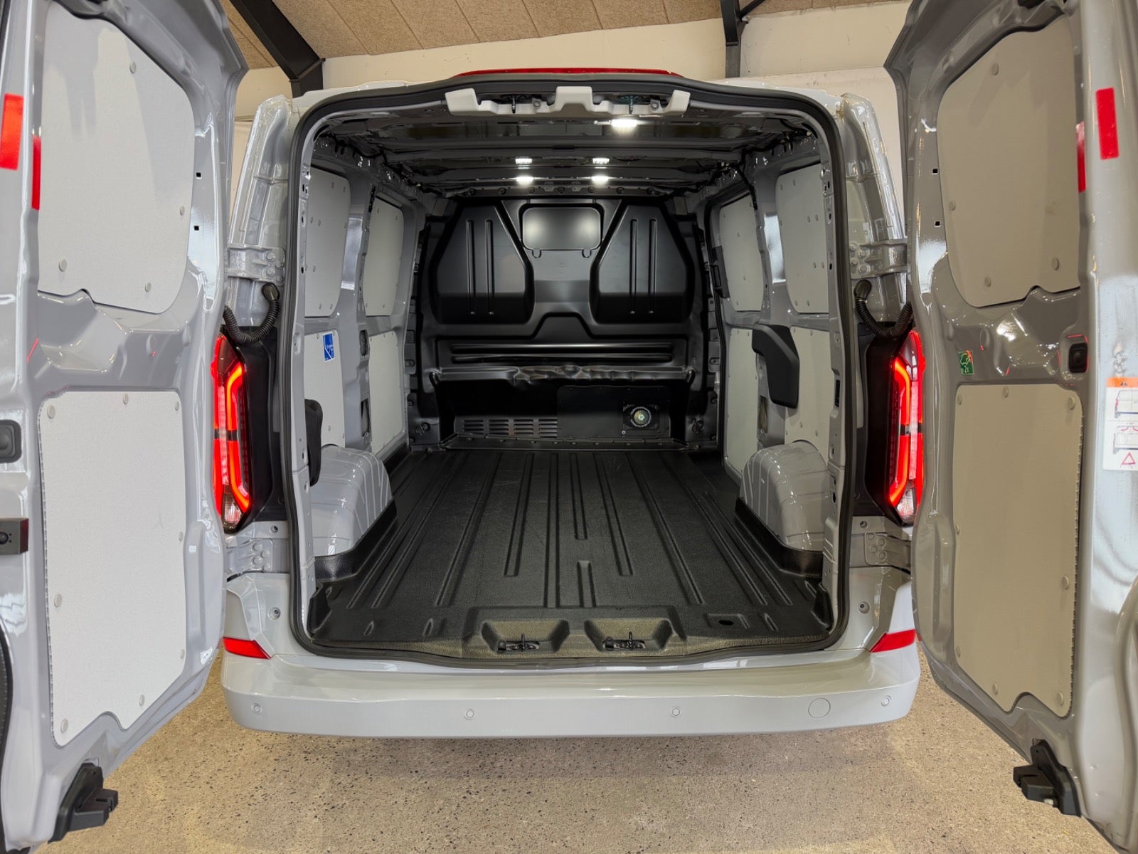 Ford E-Transit Custom 320L Limited