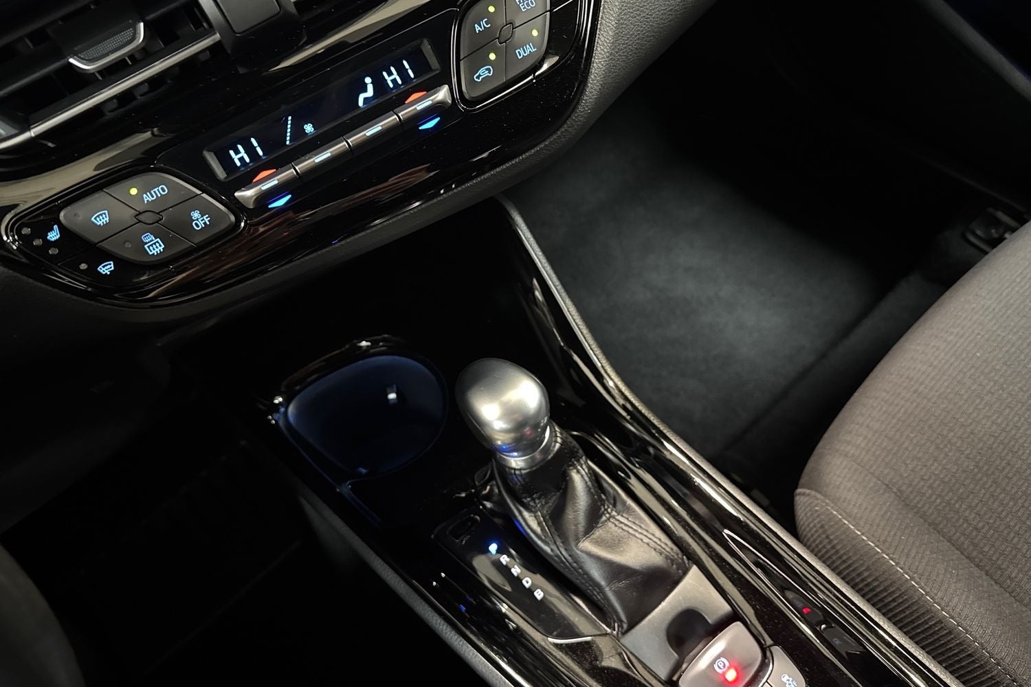 Billede af Toyota C-HR 1,8 Hybrid Premium Selected CVT