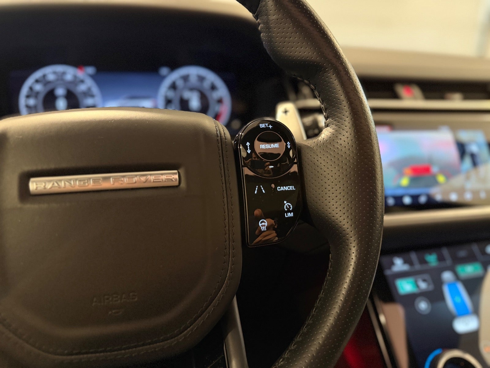 Land Rover – Range Rover Velar