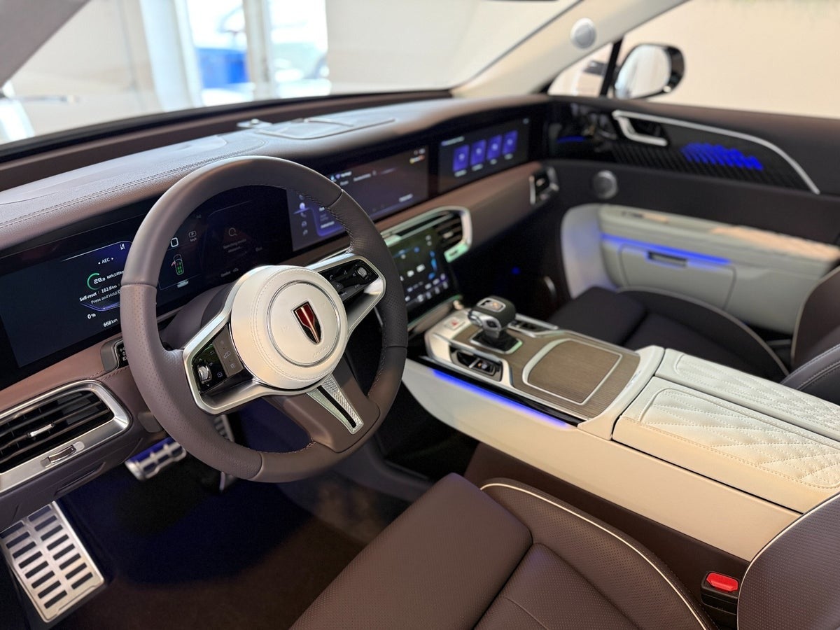 Hongqi E-HS9 Exclusive+