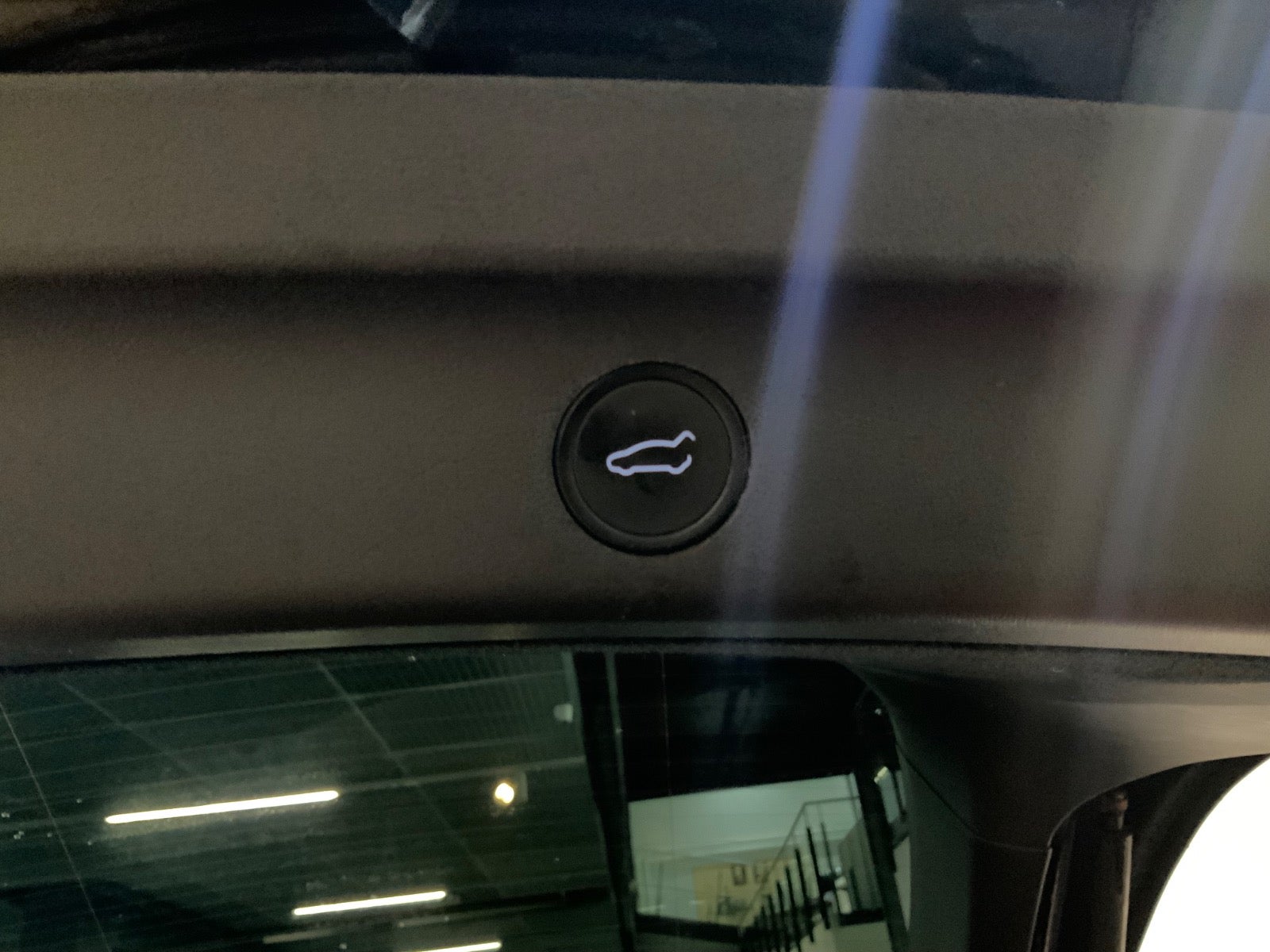 Tesla Model Y (6/8)
