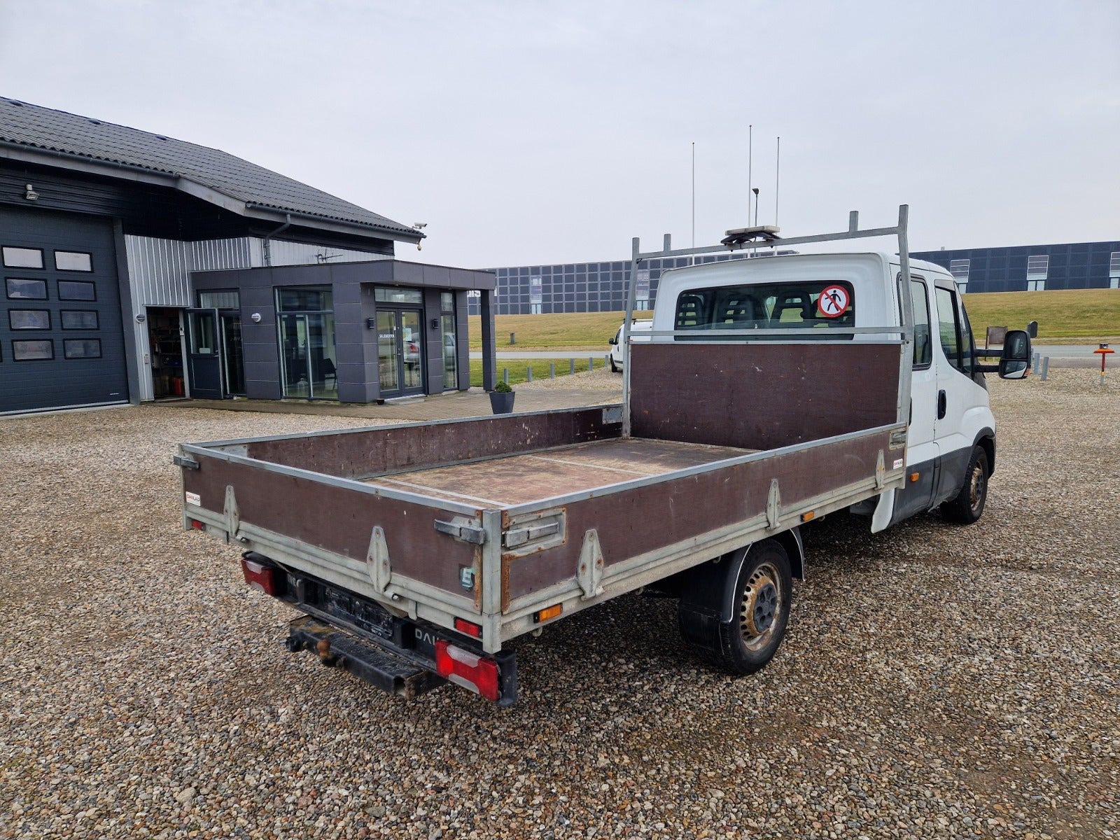 Billede af Iveco Daily 2,3 35S14 Mandskabsvogn m/lad