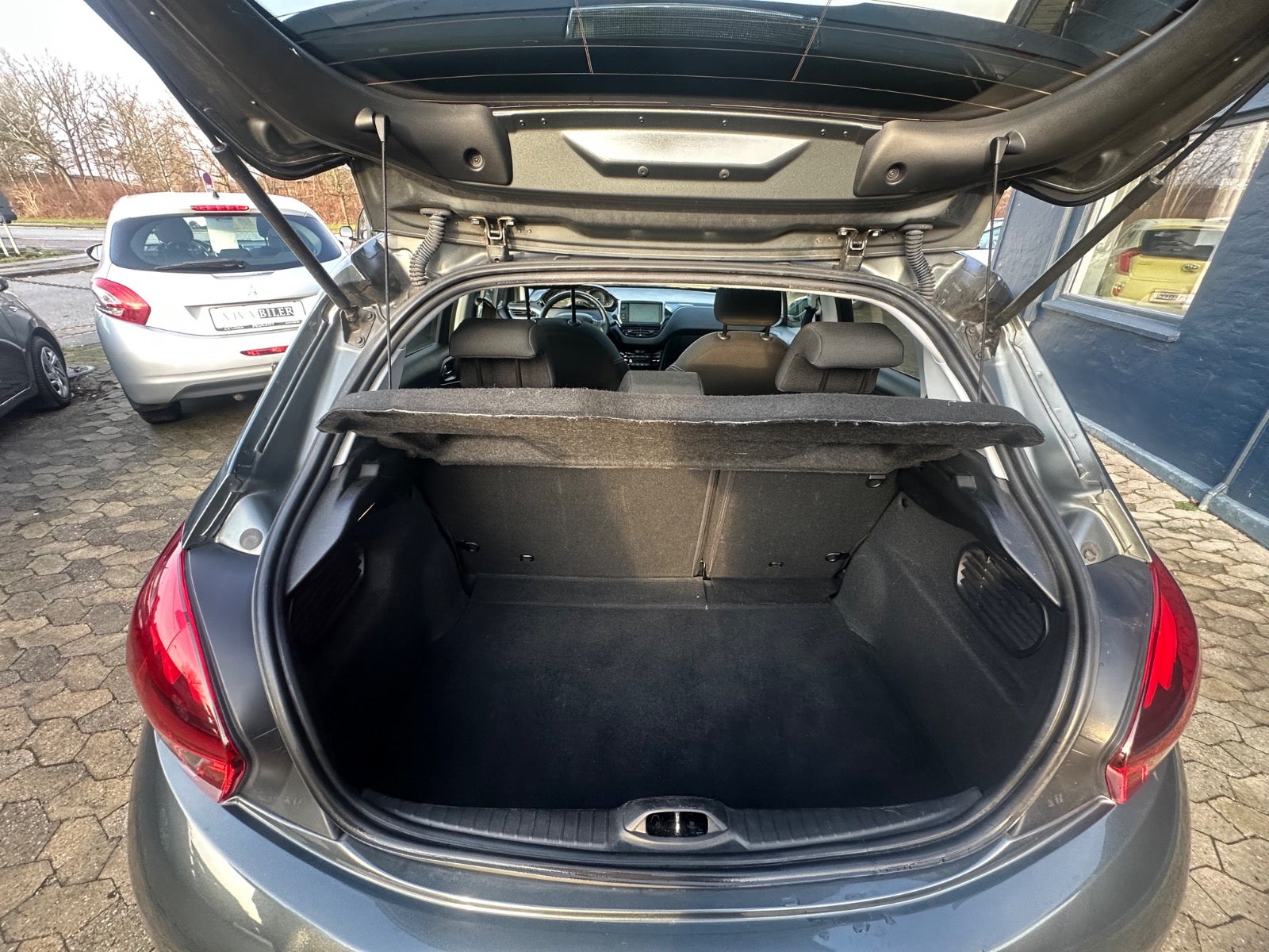 Billede af Peugeot 208 1,6 BlueHDi 100 Allure Sky