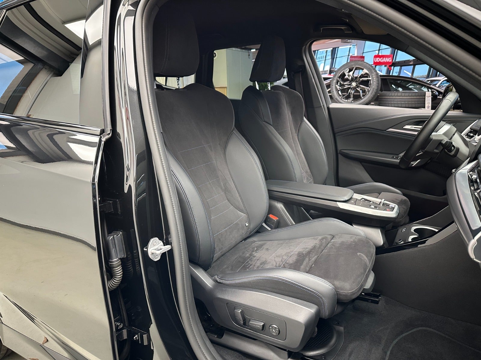 Billede af BMW iX1  eDrive20 Fully Charged M-Sport