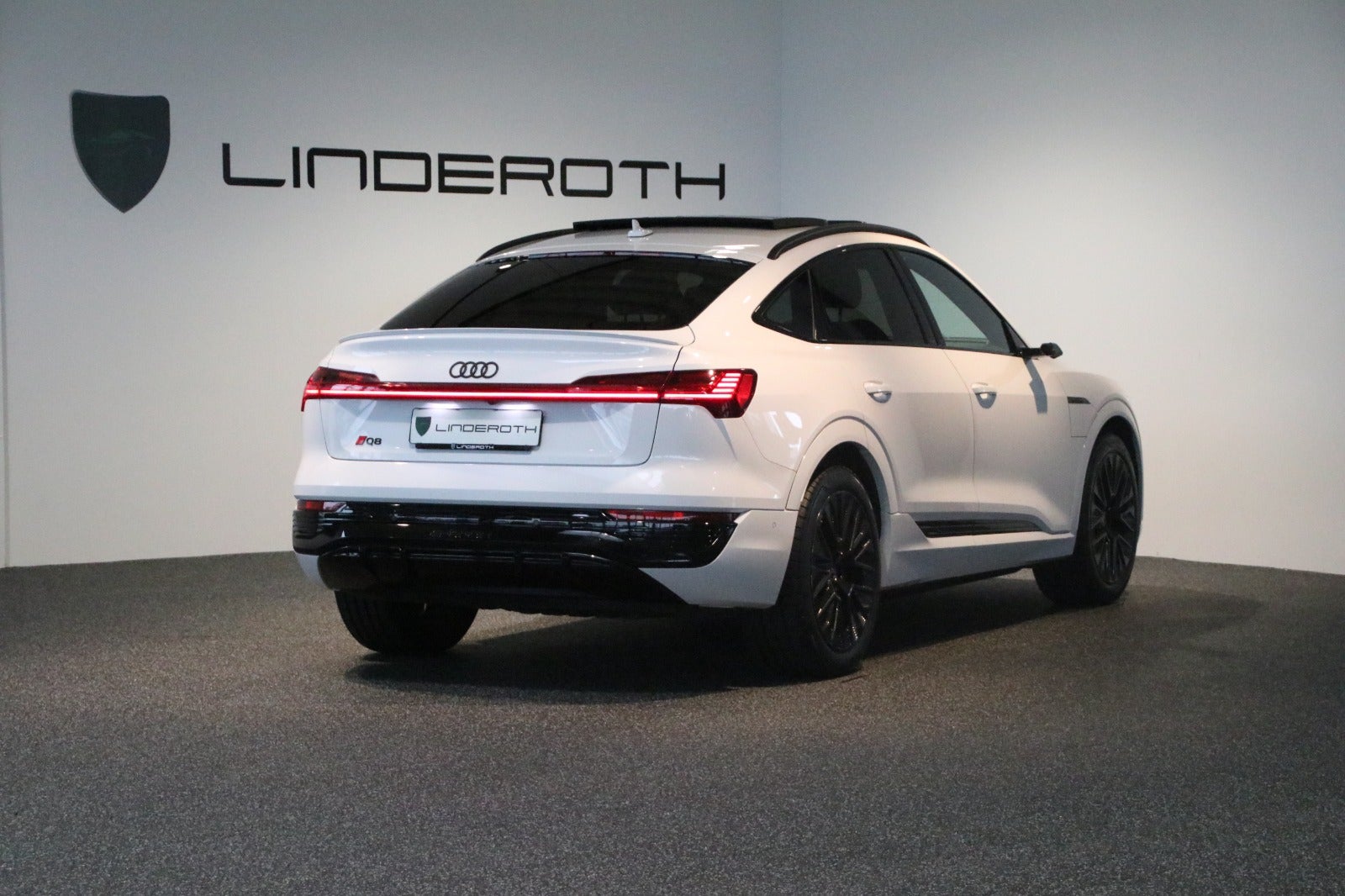 Audi Q8 e-tron 55 S-line Sportback quattro 5d - 2