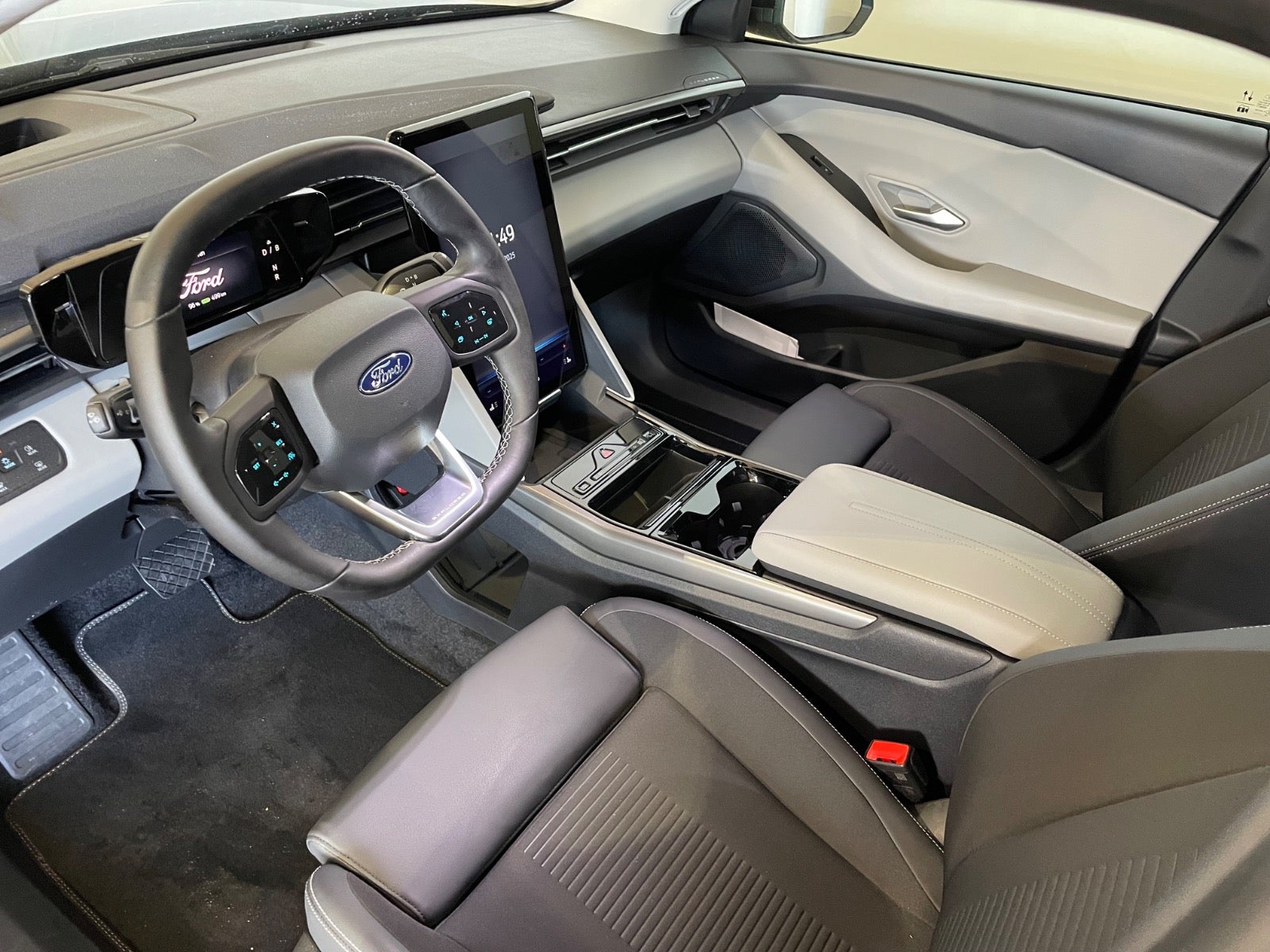 Ford Explorer Select Extended Range AWD