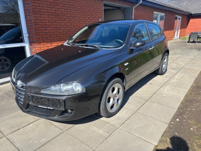 Alfa Romeo 147 1,6 TS 120 Lusso 5d