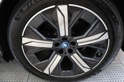 BMW iX xDrive40 Fully Charged