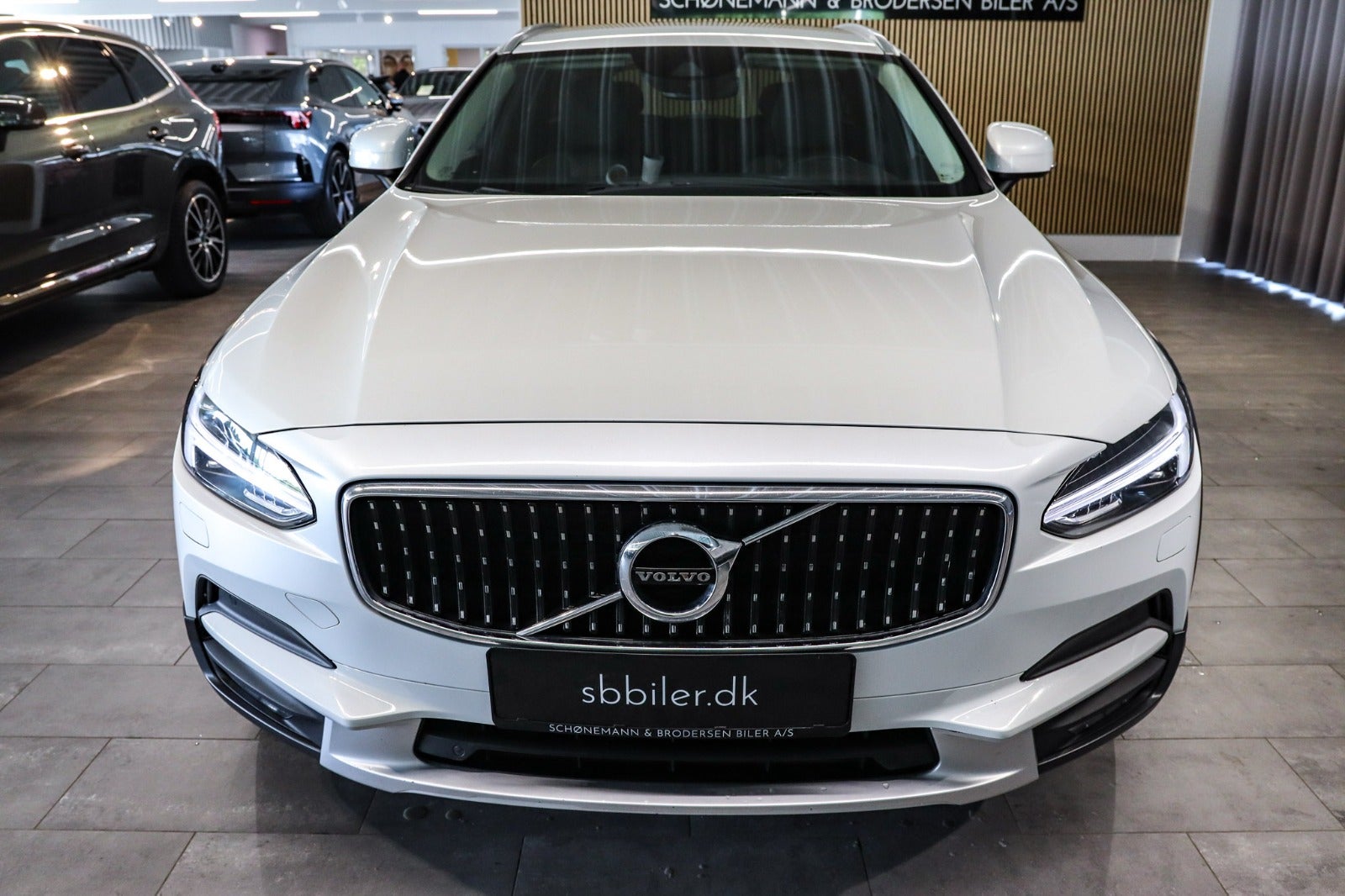 Billede af Volvo V90 CC 2,0 D4 190 Momentum aut. AWD