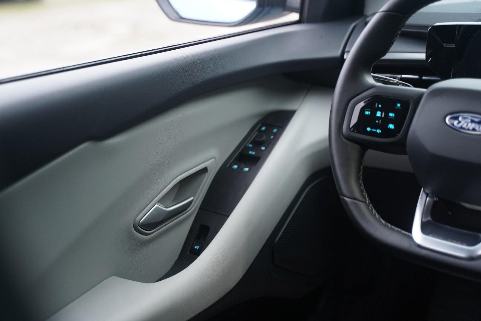 Billede af Ford Explorer 82 Select Extended Range