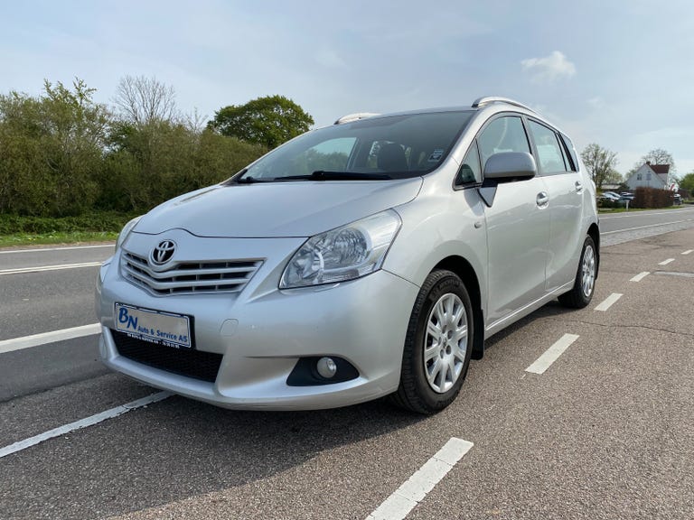 Toyota Sportsvan D-4D T2