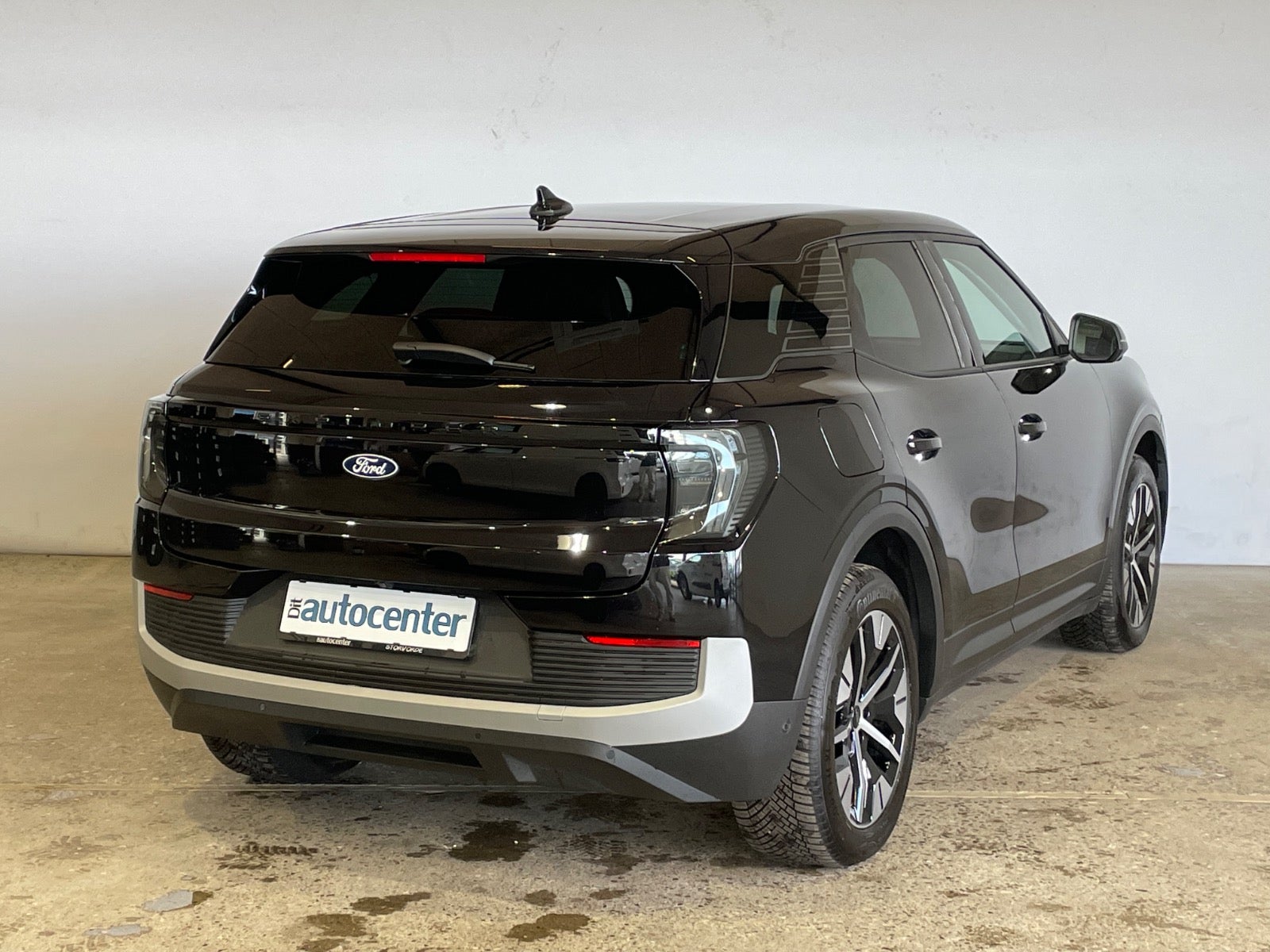 Ford Explorer Select Extended Range AWD