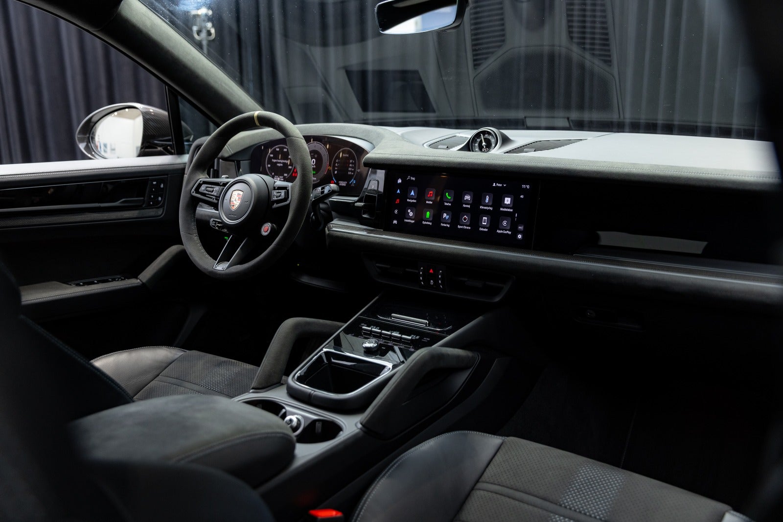 Gallery image 16 of 18